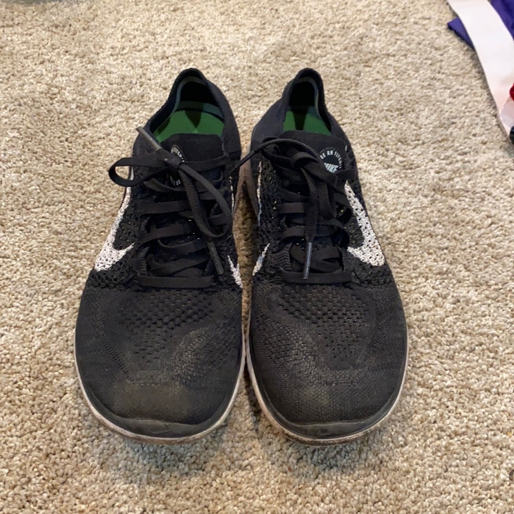 Nike flyknit tennis shoes